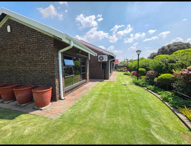 5 BEDROOM HOUSE FOR SALE IN MEYERTON EXT 6